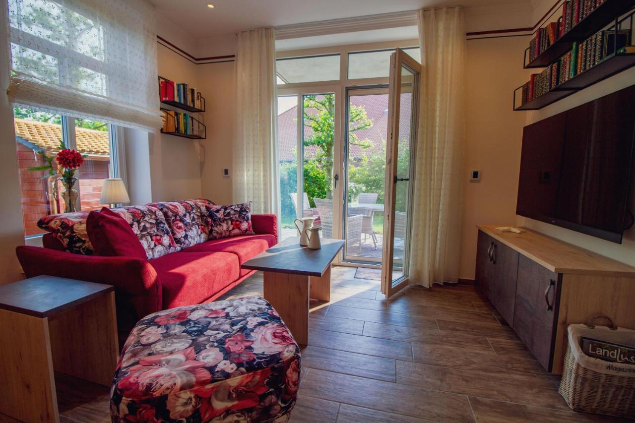 Up Besoeoek - Wildrose Mit Sauna Krummhörn Esterno foto
